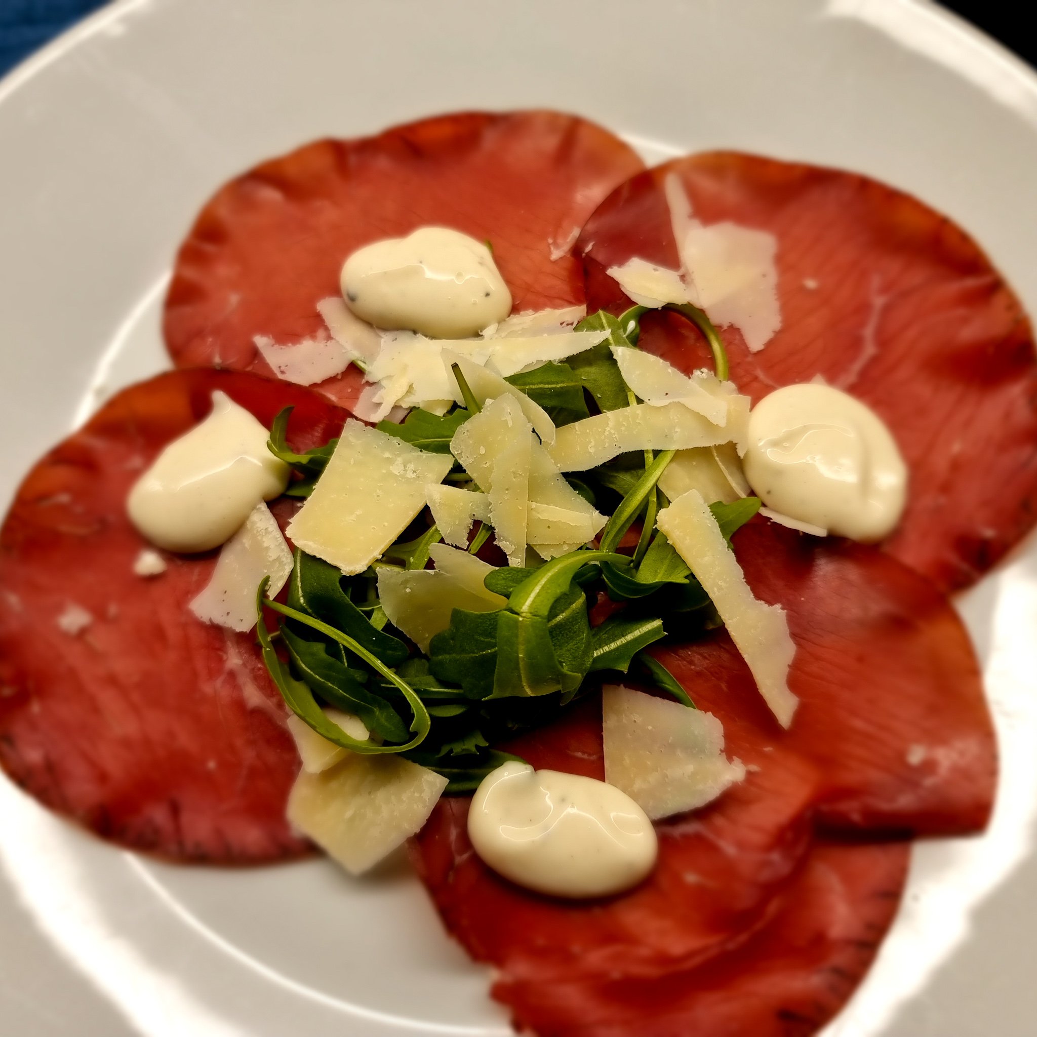 Carpaccio med bresaola och tryffelmajjo