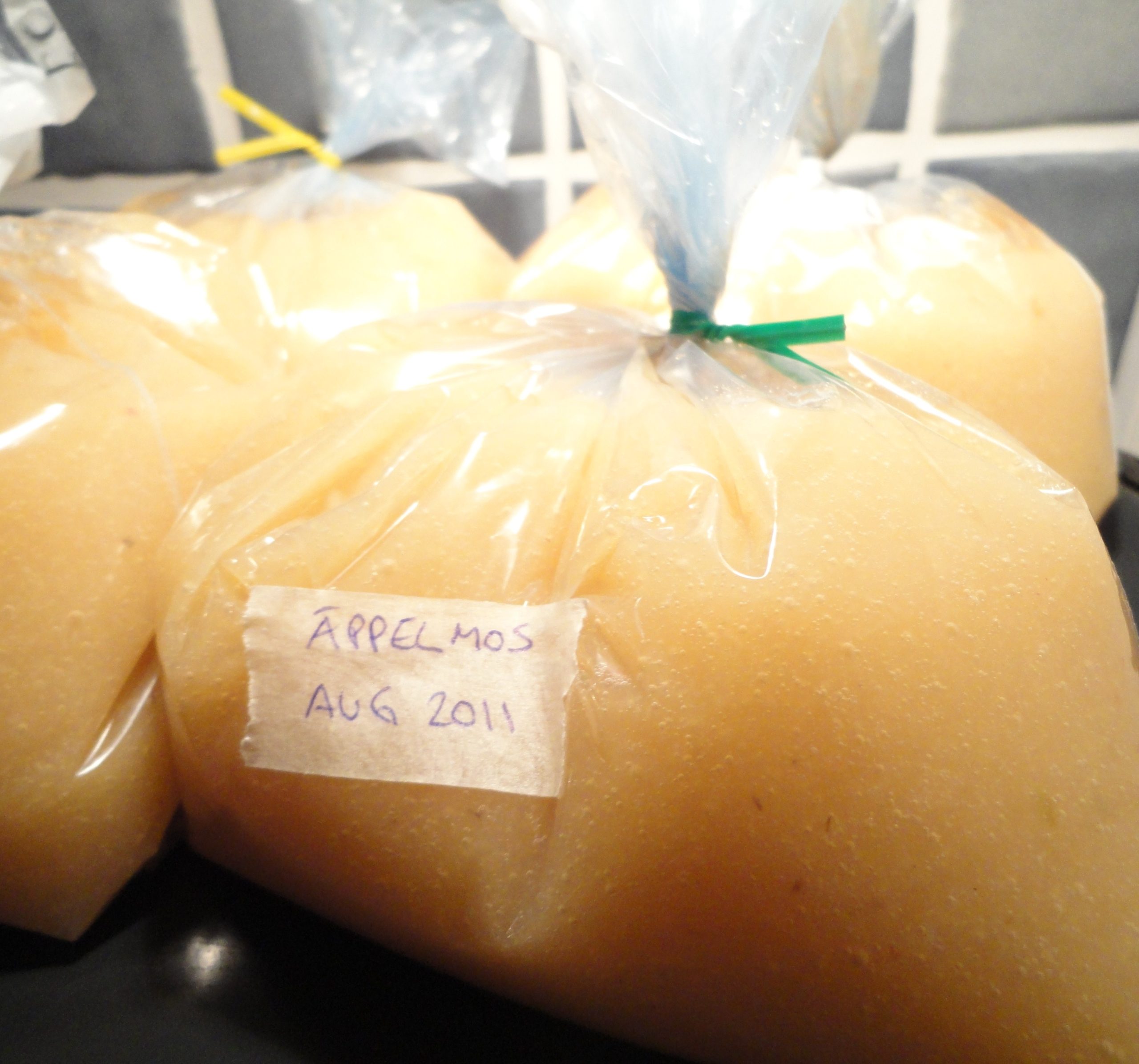 Äppelmos redo för frysen!