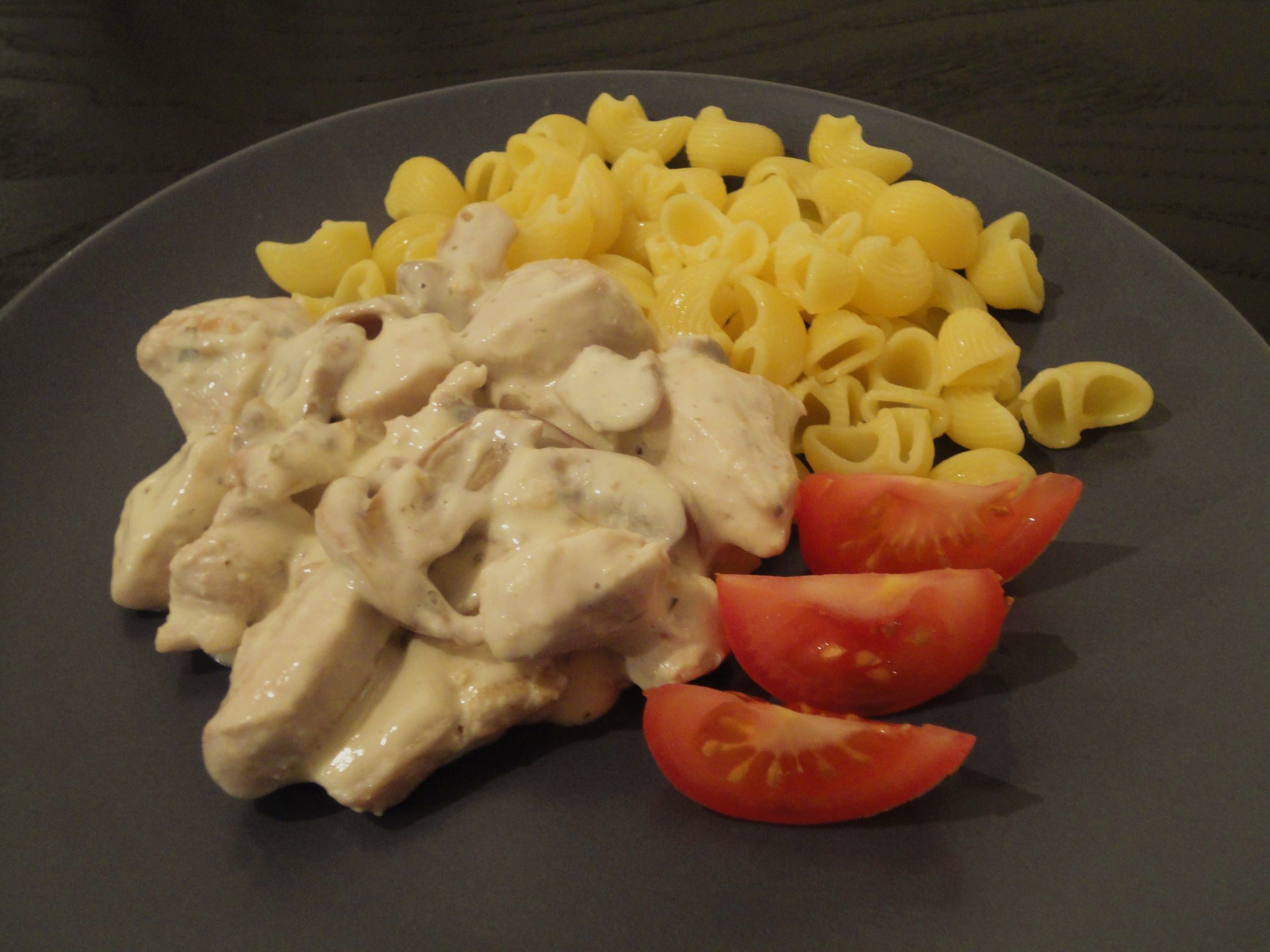 Pastasås med kyckling, vitlök & örter