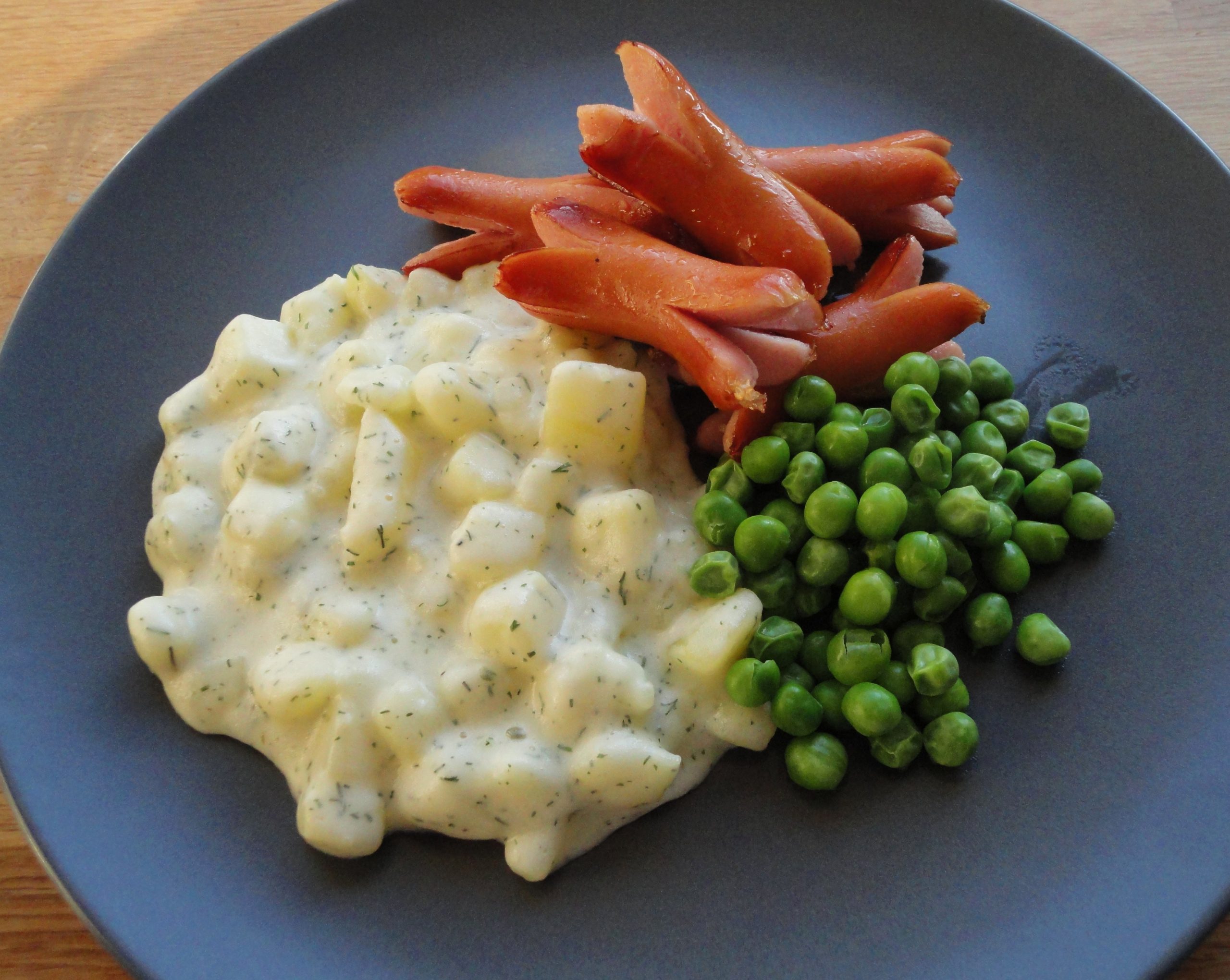 Dillstuvad potatis med prinskorv
