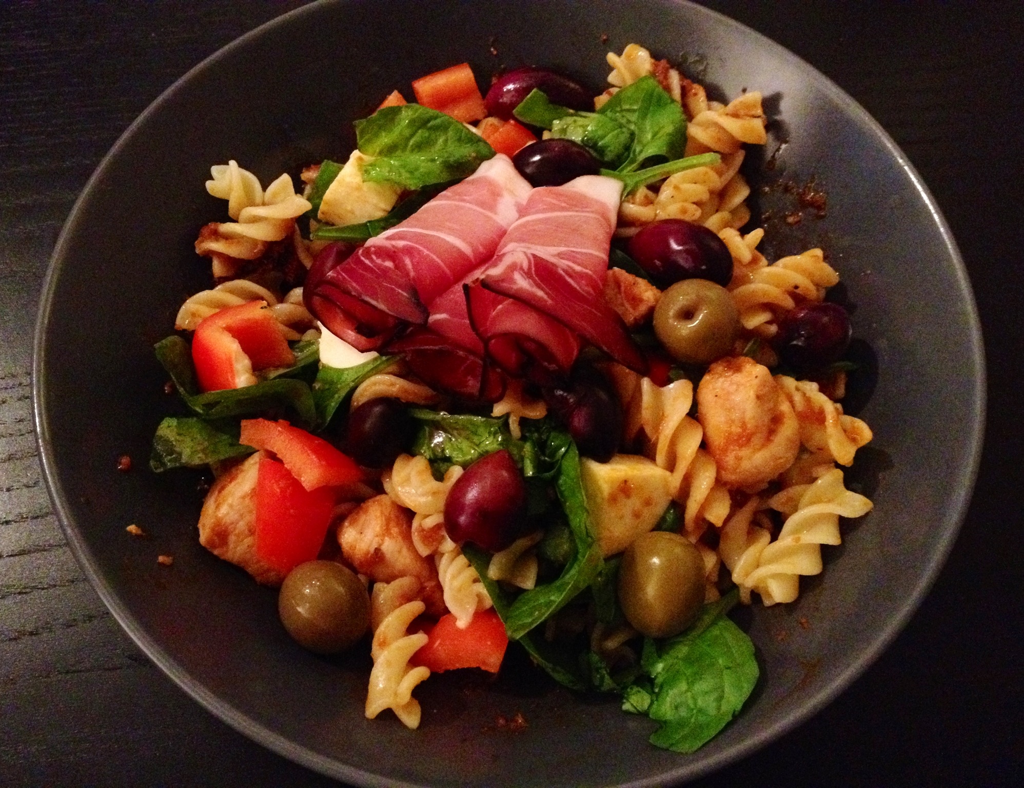 Kycklingpasta med röd pesto