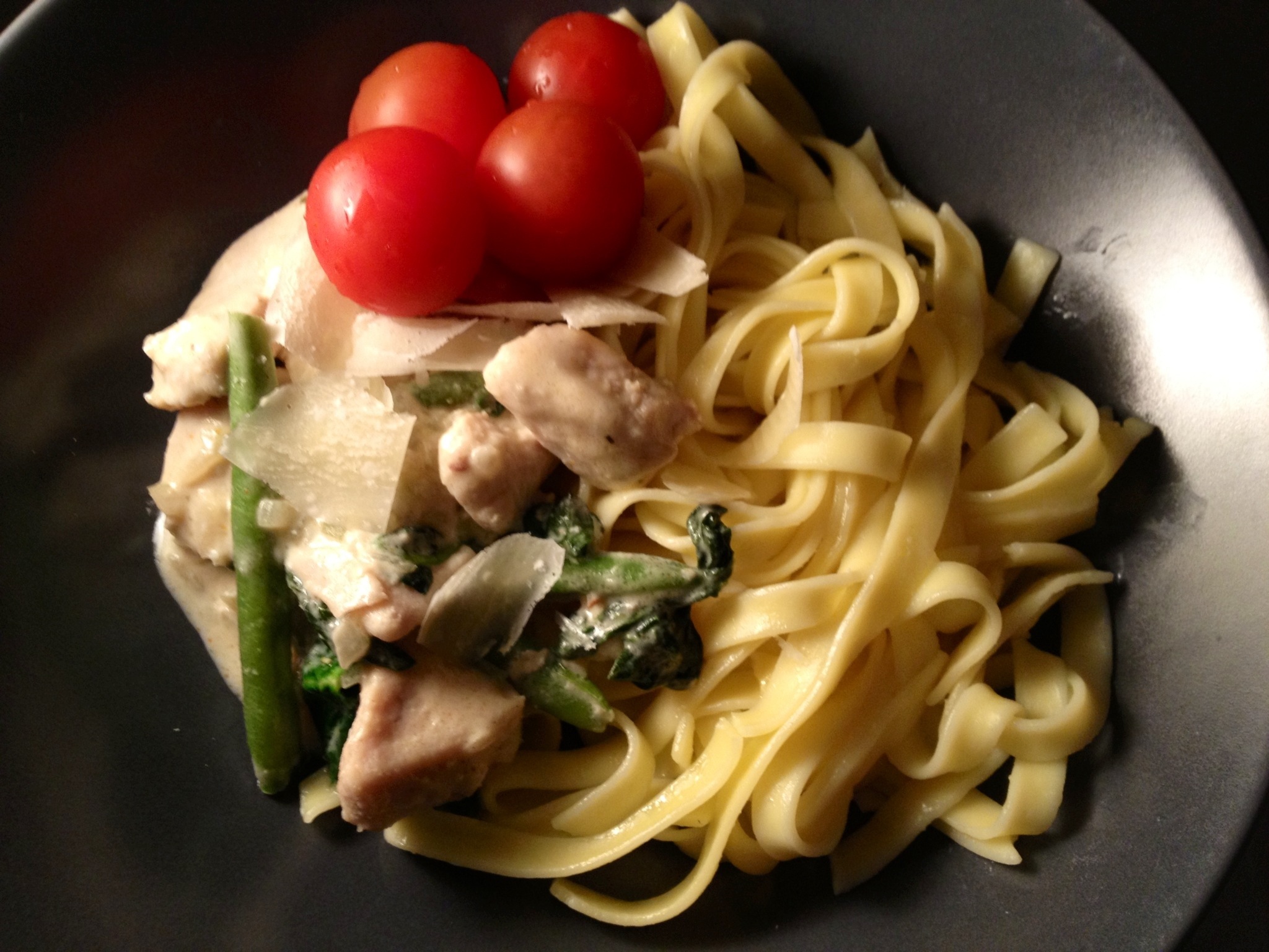 Krämig pastasås med kyckling och parmesan