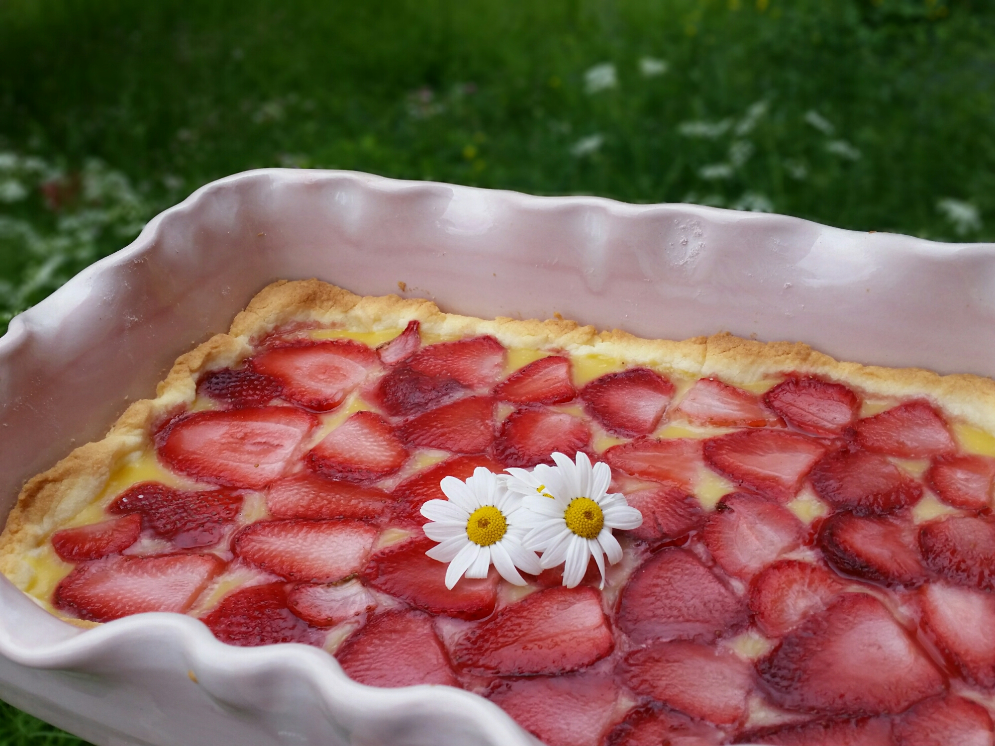 Jordgubbspaj med vaniljkräm