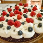 glutenfri kladdkaka med vit chokladgrädde