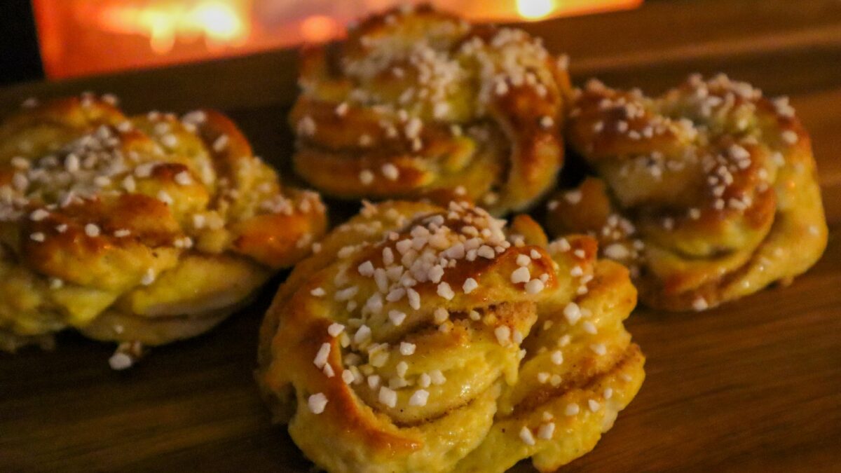 glutenfria kanelknutar med saftig fyllning
