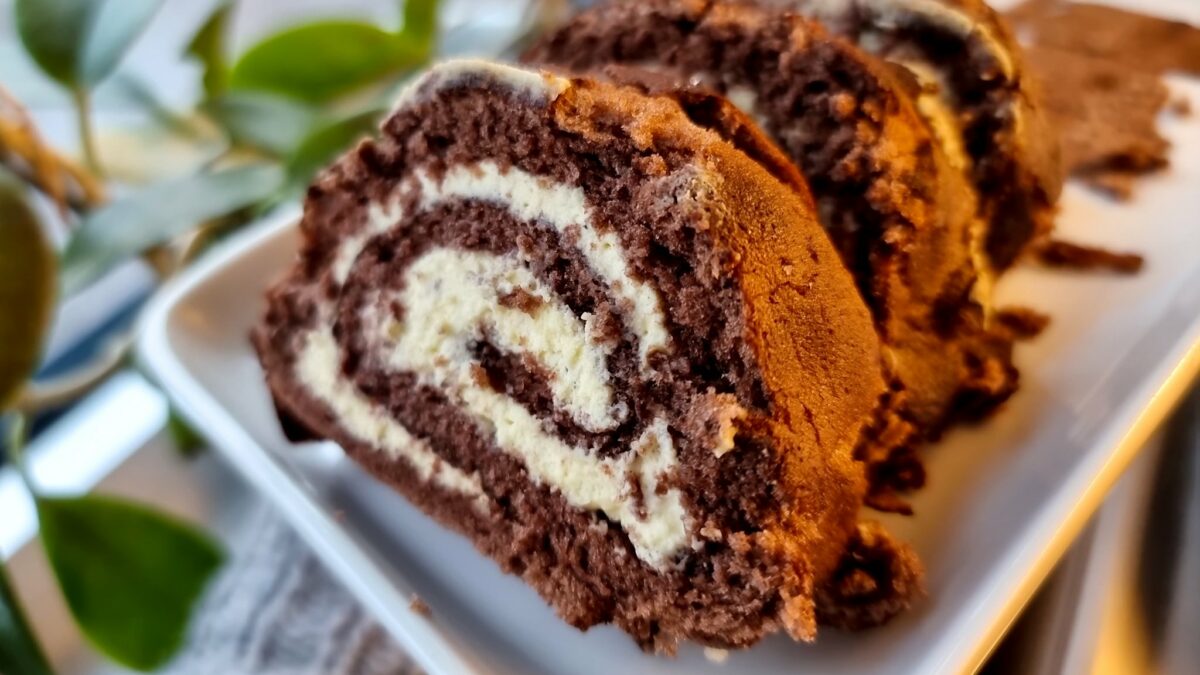 Vanilj- och chokladrulltårta
