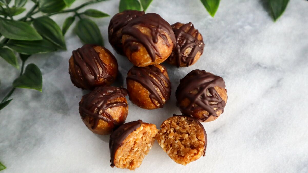 glutenfria snickersbollar med dadlar sockerfria