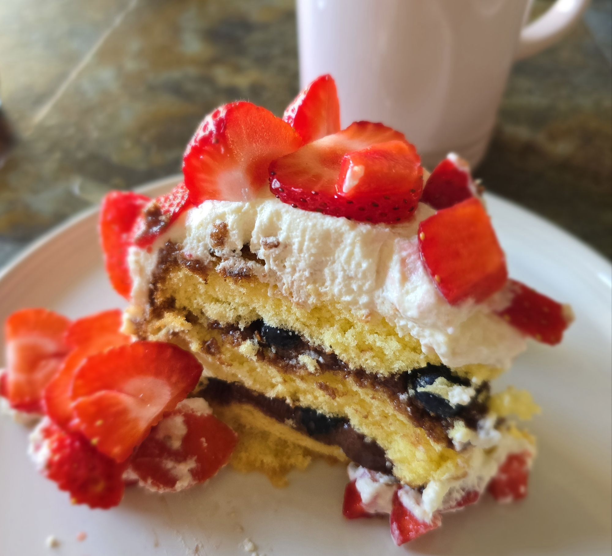 glutenfri nutellatårta med jordgubbar